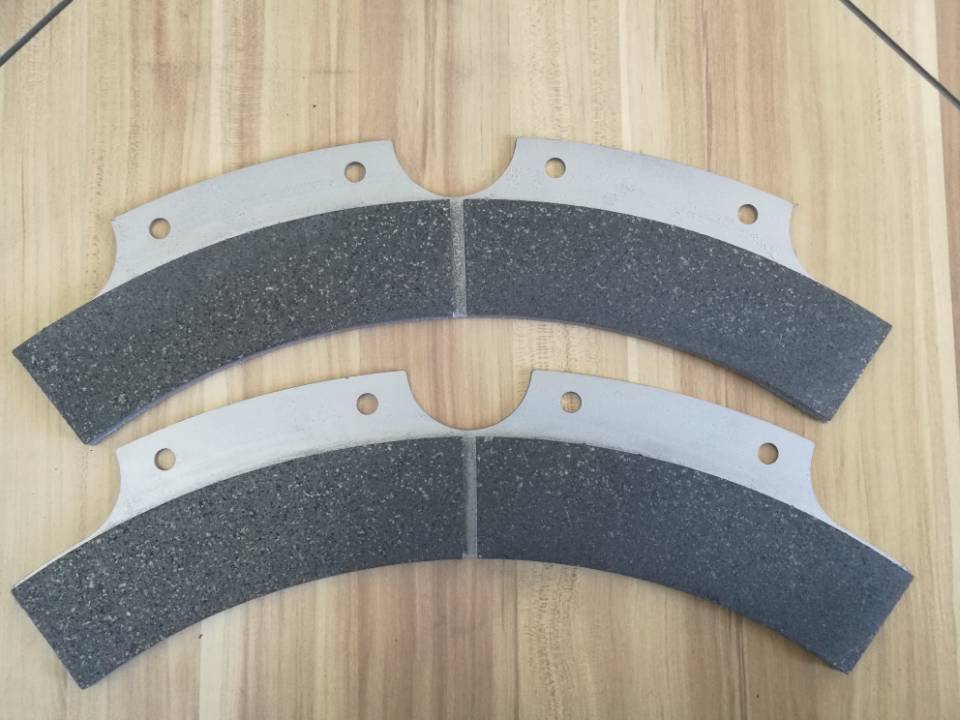 造成剎車片左右磨損不同的原因有哪些